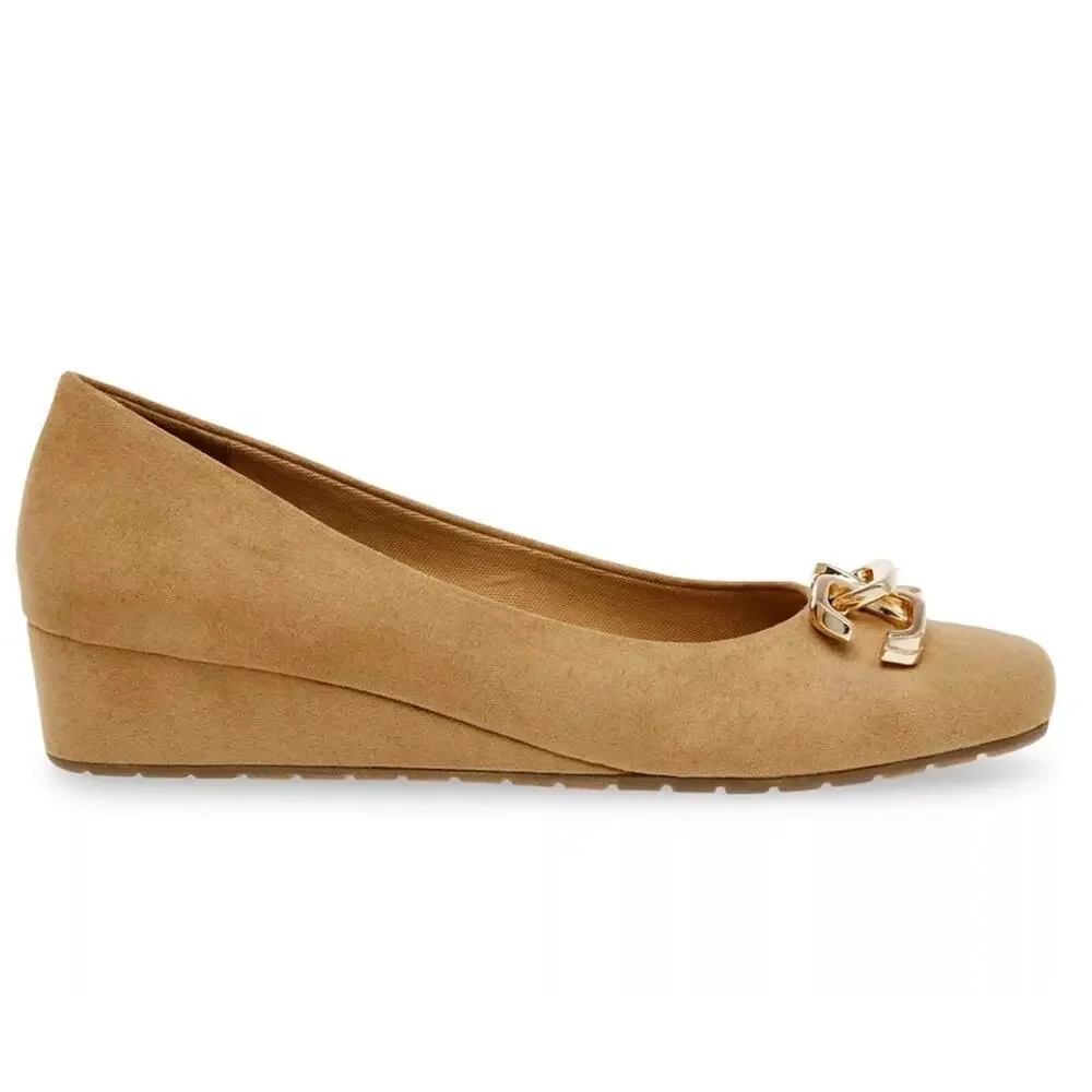 Anne Klein Women's Natural Faux Suede Round Toe Marika Wedge Flats Loafer sz 8